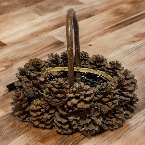 Holiday Real Pine Cones Christmas Basket with Handle *read* - Picture 1 of 6